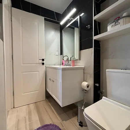 Mayflower Apartment *