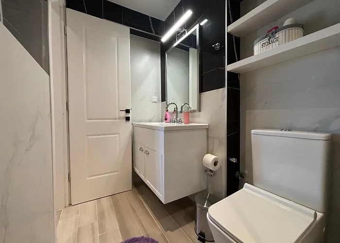 Mayflower Apartment *