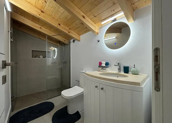 Mayflower Apartment *